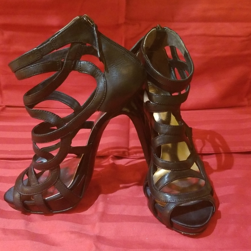 Guess black leather 5" heel sz 8M
